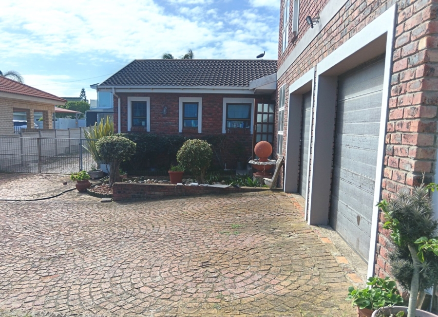 5 Bedroom Property for Sale in Fraaiuitsig Western Cape